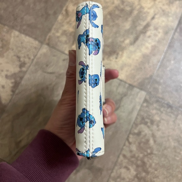Disney Loungefly Blue and white Lilo & Stitch Wallet - Picture 5 of 10